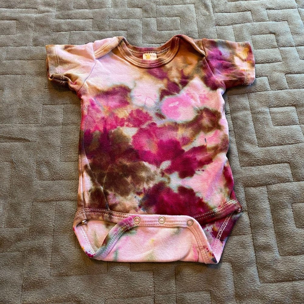 Tie Dye Onesie || 0-3 Months - Picture 2 of 4